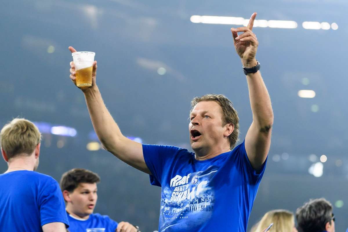 Aufstieg gesichert: Schalke 04 verlängert Vertrag mit Mulder