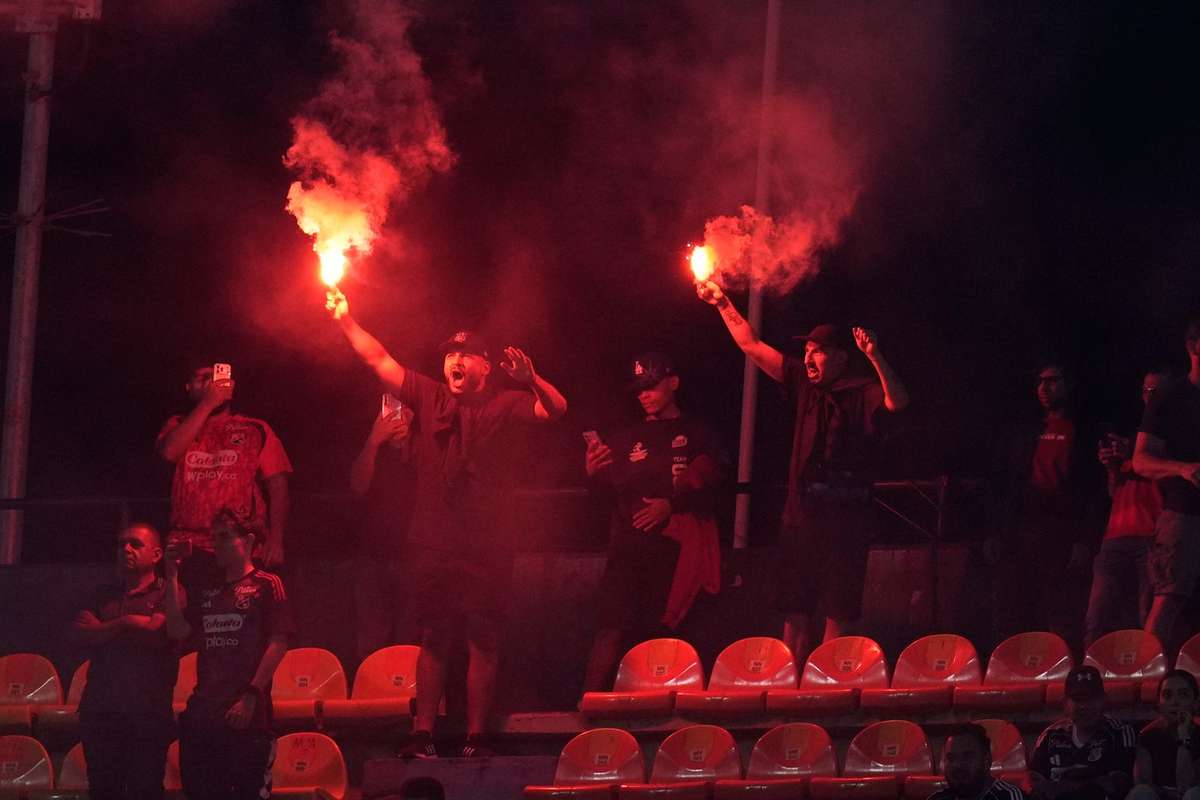 Encontro do Flamengo interrompido na Taça Libertadores devido a desordem e risco de incursão