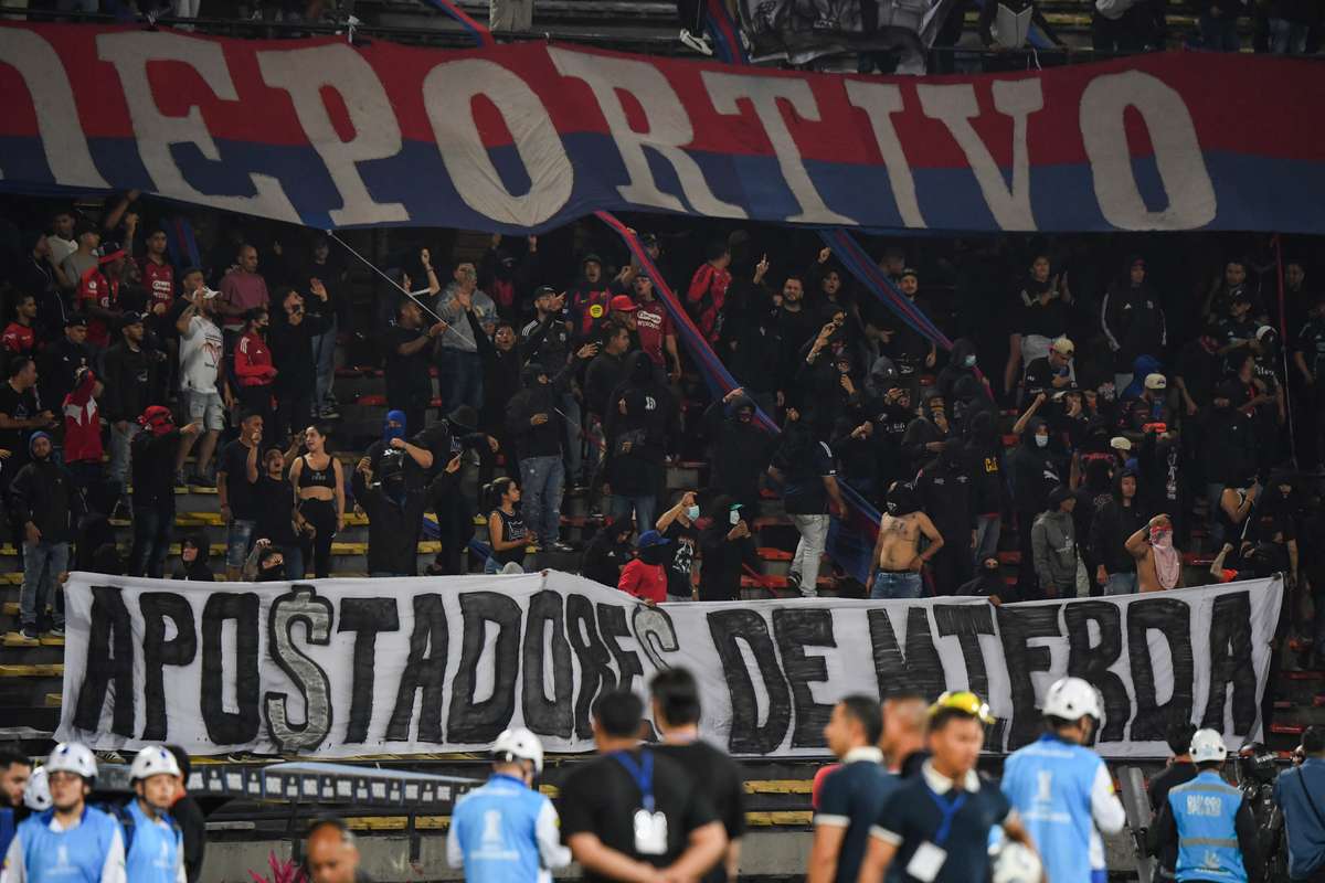 Flamengo exige vitória por W.O. devido ao tumulto e adiamento na Libertadores