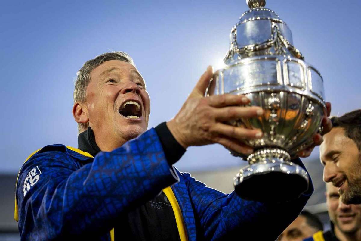 'Thrilled to collaborate with the team': AZ appoints temporary coach Leeroy Echteld to full-time role