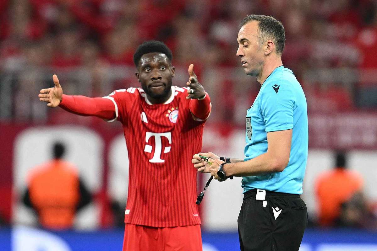 Injury to Davies casts shadow over Canada's World Cup chances as defender sidelined for three weeks