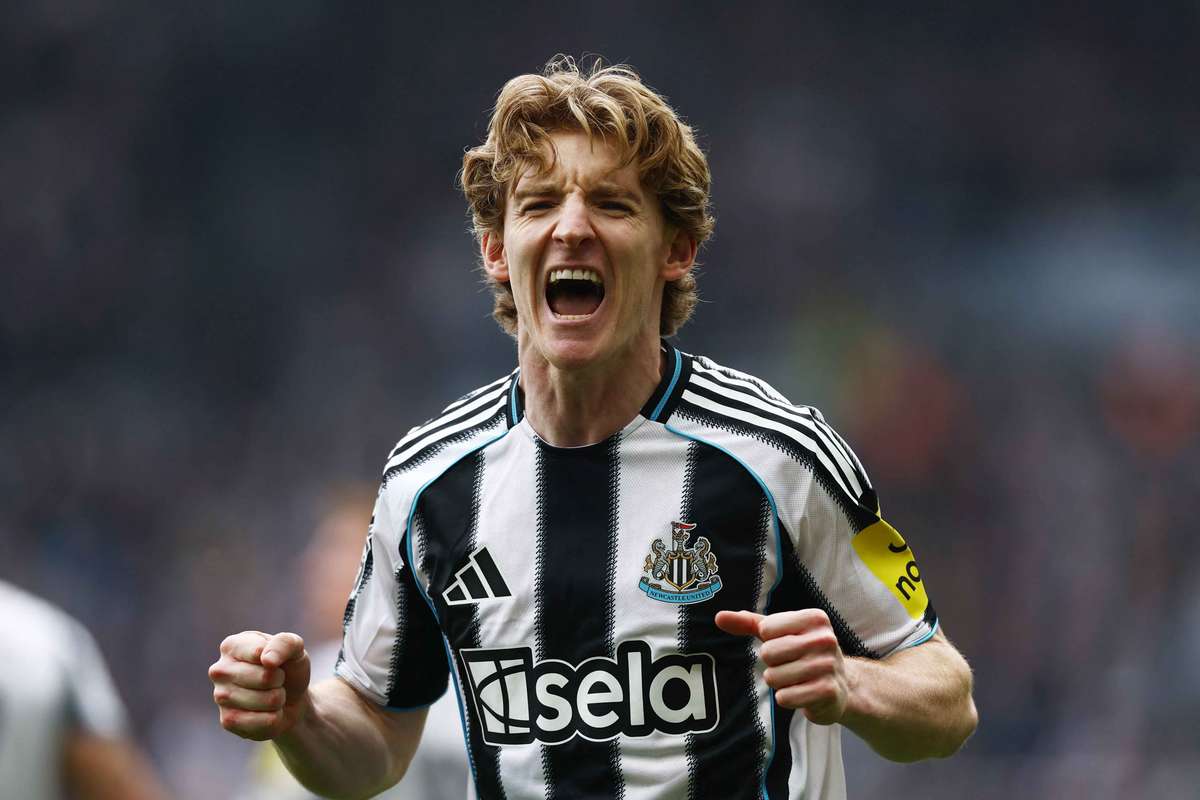 Flashscore em Exclusivo: Anthony Gordon afasta se cada vez mais do Chelsea
