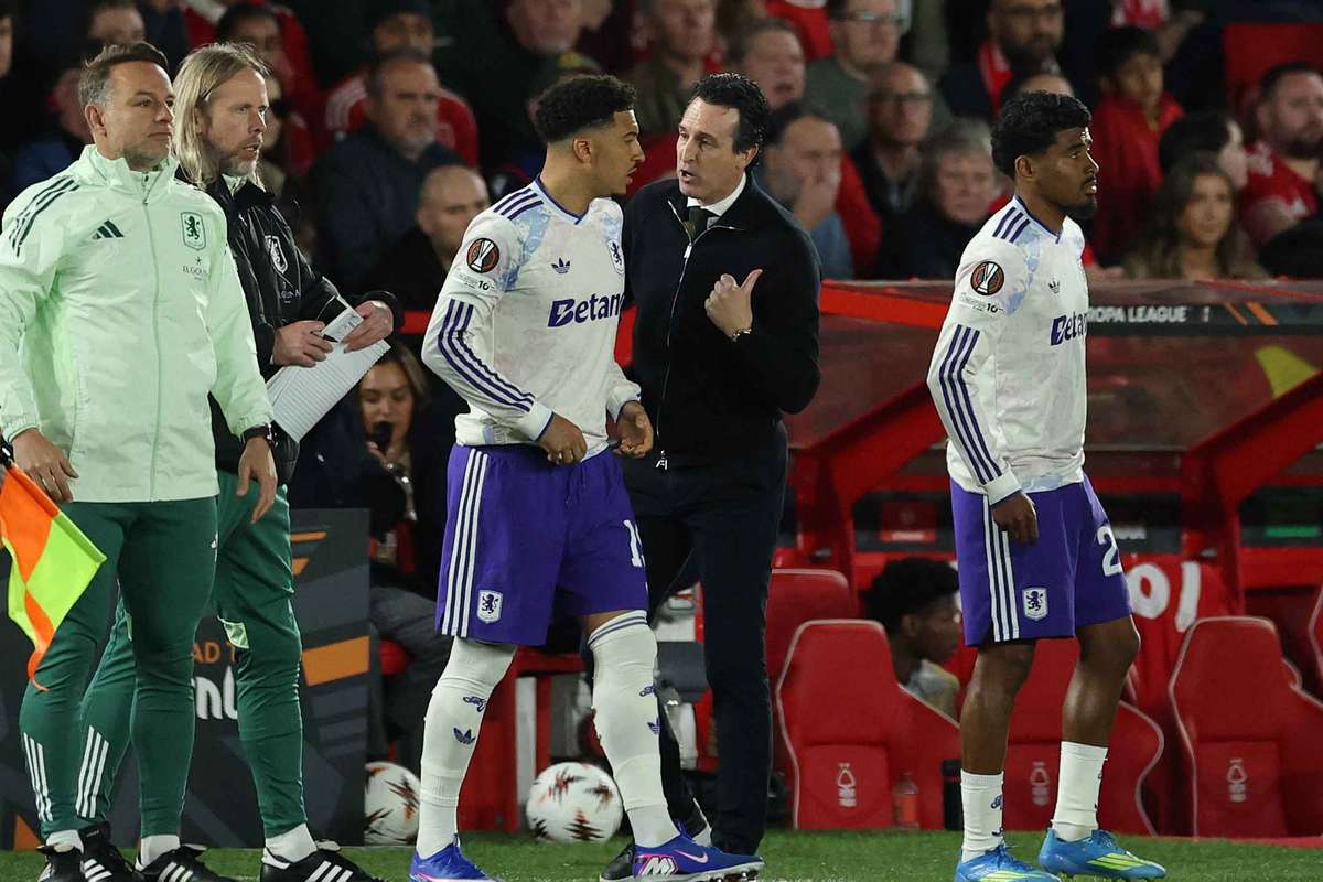 Jadon Sancho entra em polémica com fãs do United depois de qualificar o Aston Villa para a final da Liga Europa