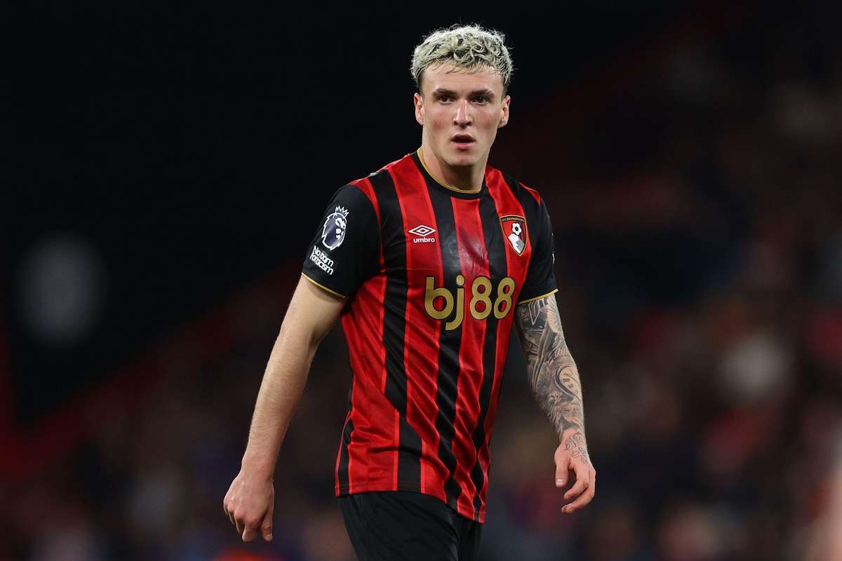 Bournemouth suspende Álex Jiménez devido a alegadas mensagens enviadas a menor de idade