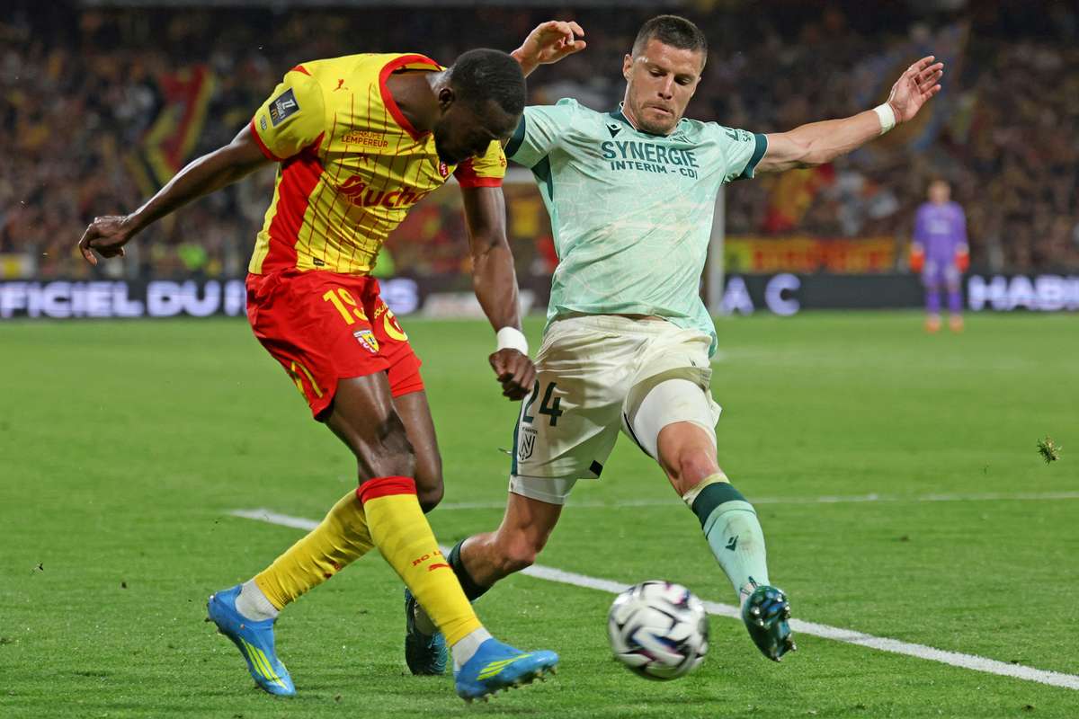 Nantes klesá do Ligue 2 po těsné prohře proti ambicióznímu Lensu