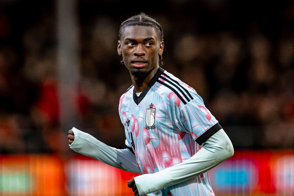 Jorthy Mokio do Ajax opta pela RD Congo em detrimento da Bélgica