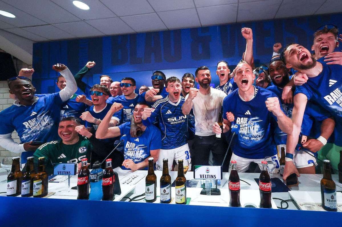 Schalke 04 évite de peu la faillite et remonte en Bundesliga