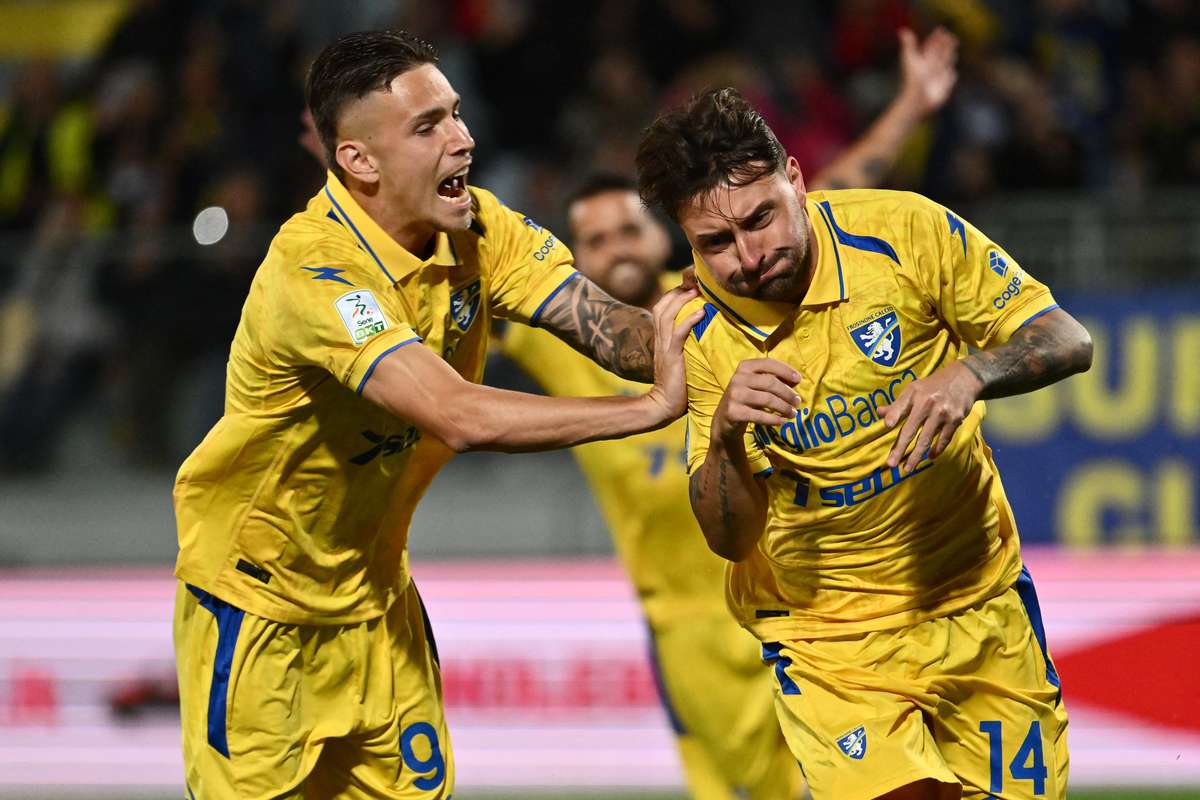 Frosinone aplasta al Mantova y sella su vuelta a la Serie A con un 5 a 0