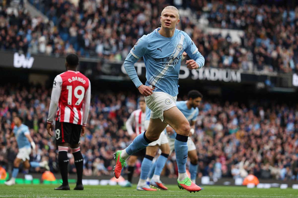 Premier League: Manchester City derrota Brentford por 3-0 e mantém pressão sobre Arsenal