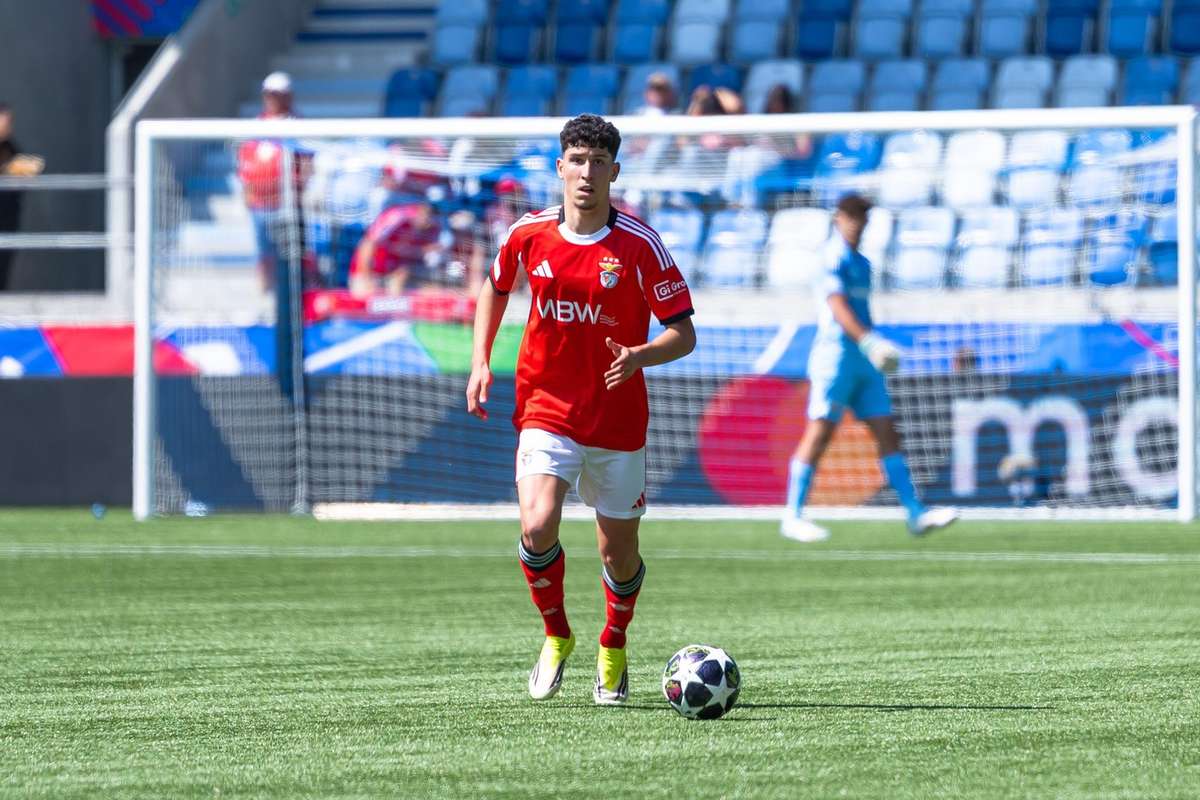 José Neto do Benfica fracturou o pulso e fica fora do resto da temporada
