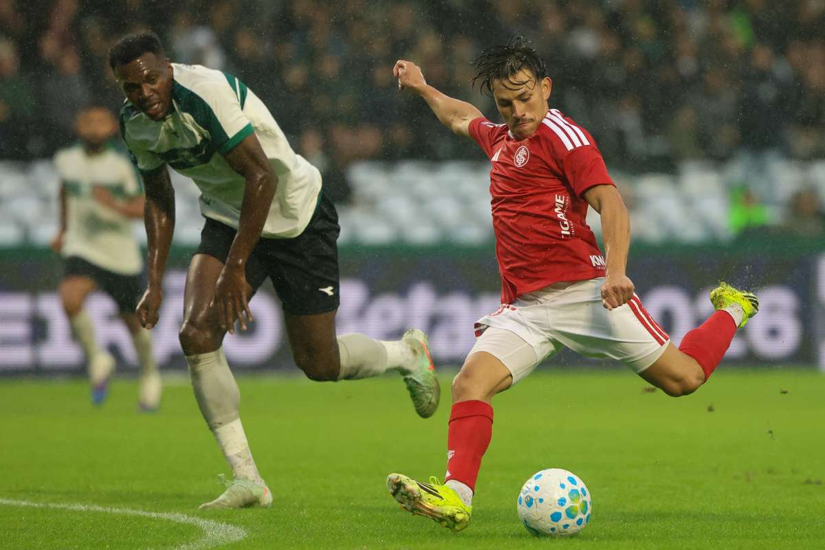 Internacional empata no lance final com golo frente ao Coritiba e distancia-se do Z4