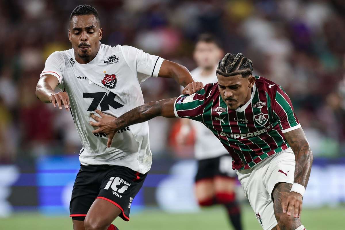 Empate entre Fluminense e Vitória num jogo vibrante no Brasileirão com torcida a insultar Zubeldía