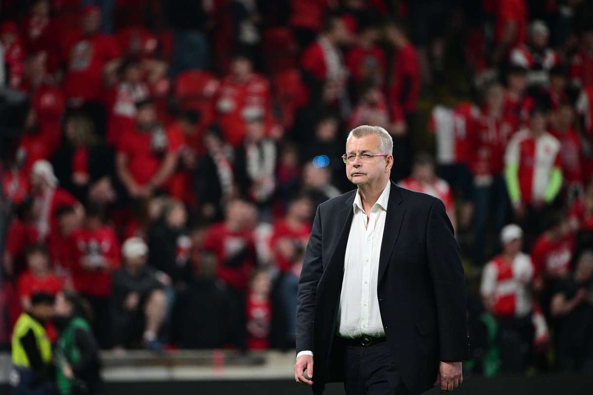 Slavia shuts down full stand and boots two players from squad following Prague derby mayhem