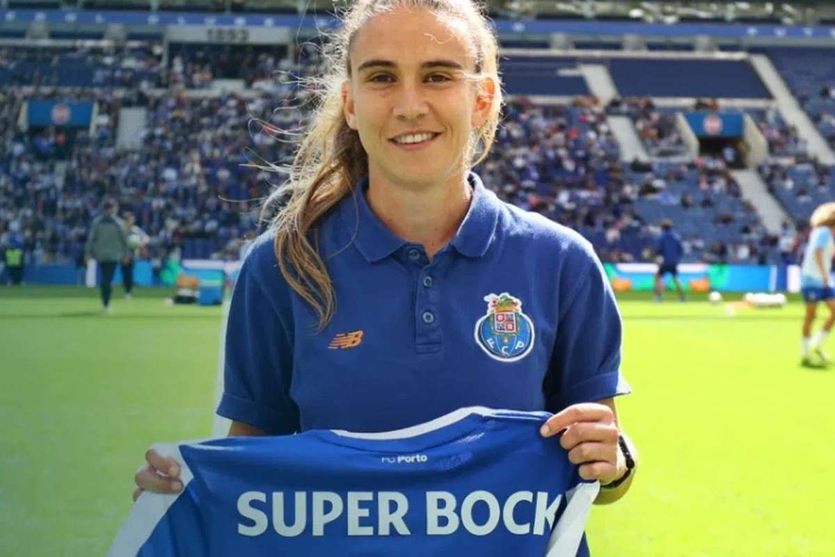 Cláudia Lima do FC Porto encerra carreira e integra equipa técnica feminina