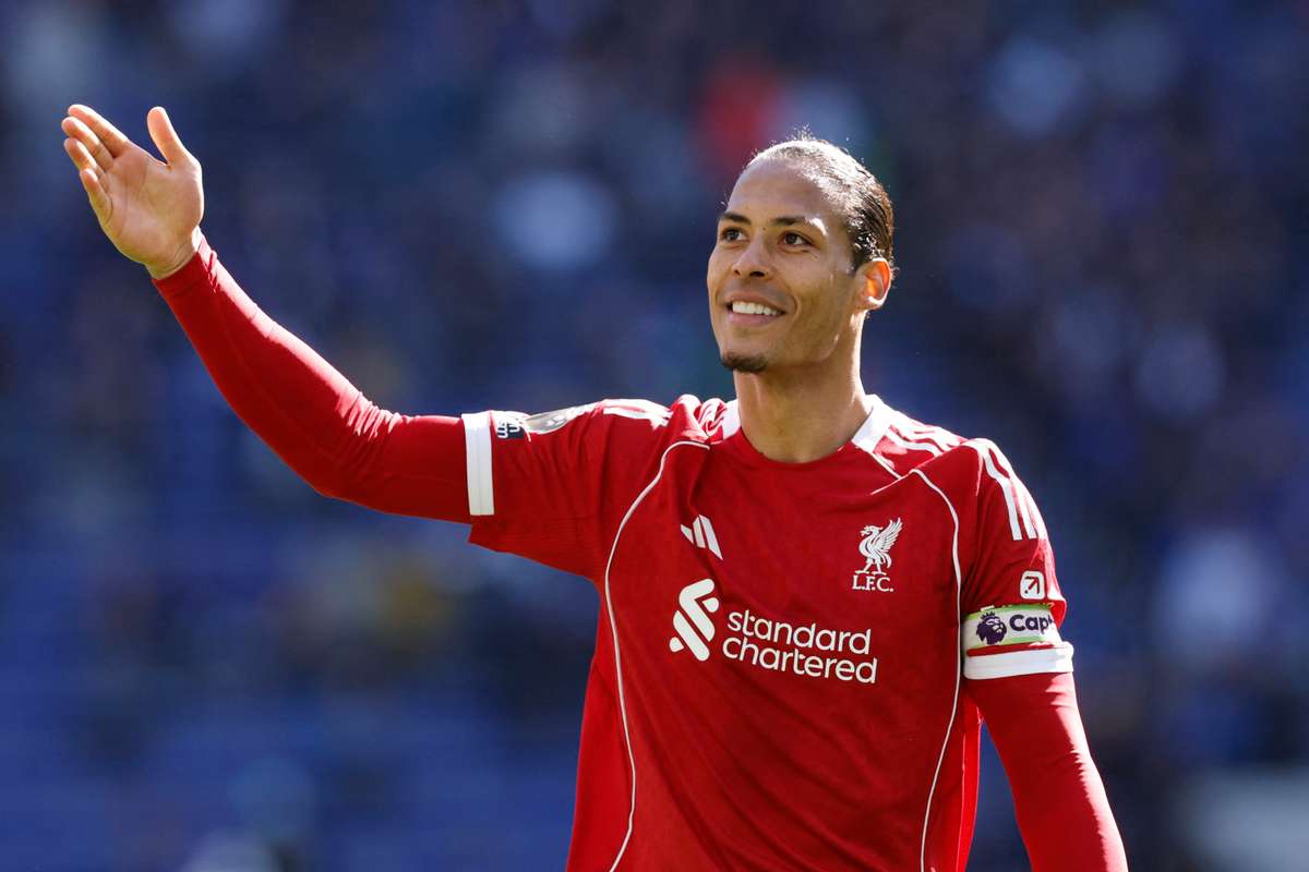 Madueke elege Van Dijk como o rival mais complicado da sua carreira: 'É incrivelmente alto e veloz'