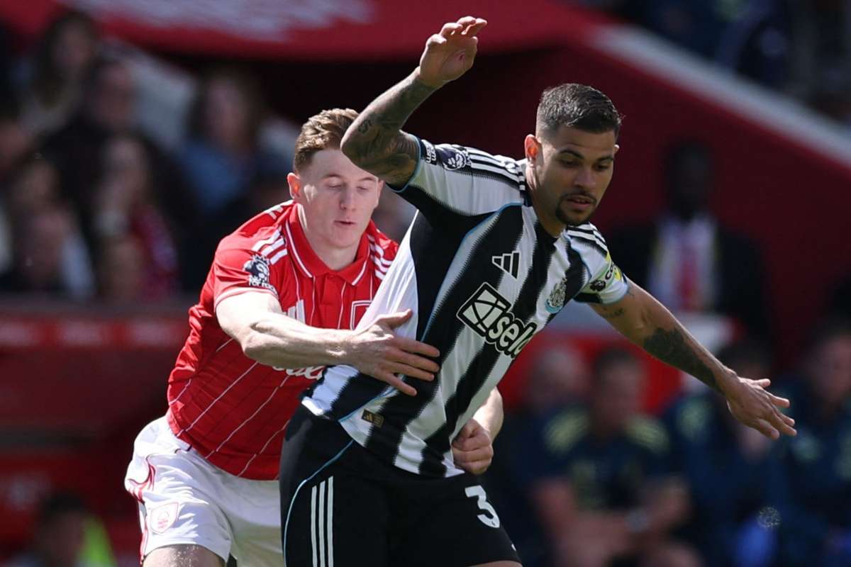 Nottingham Forest e Newcastle empatam em jogo com cinco brasileiros na Premier League