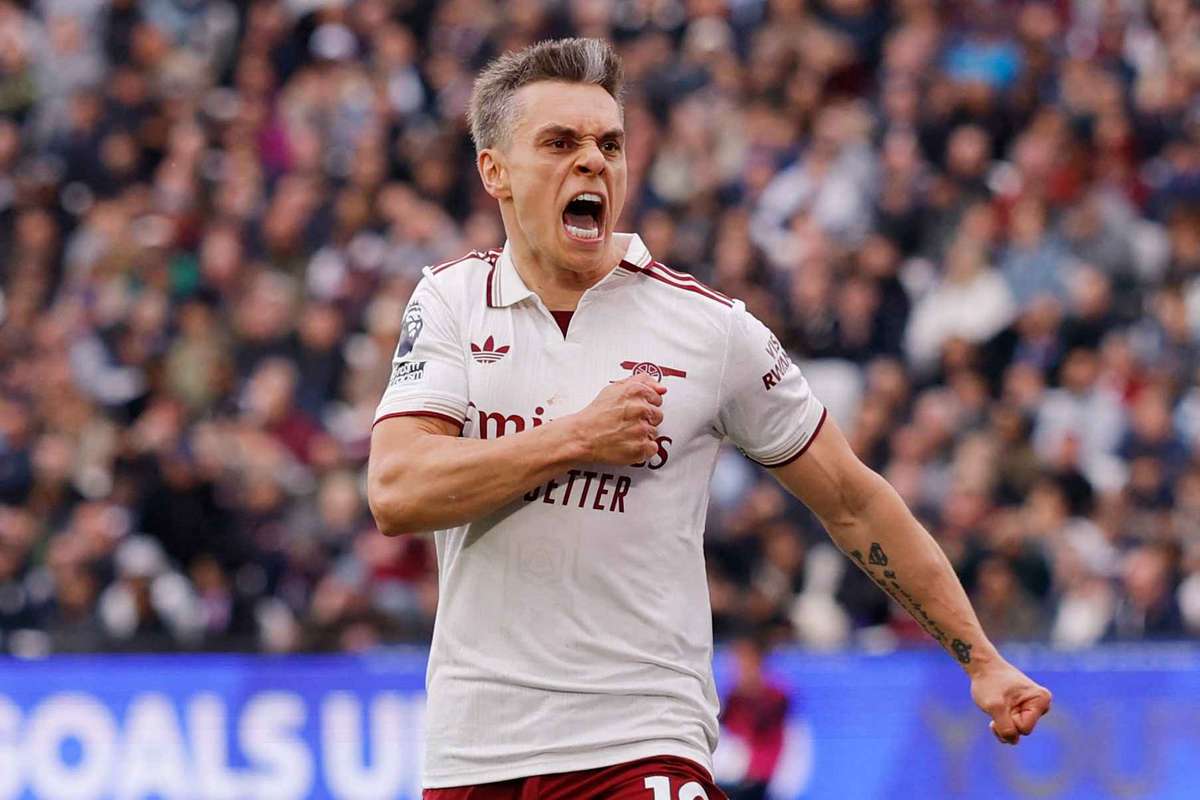 Arsenal vence West Ham com emoção e segura liderança na Premier League