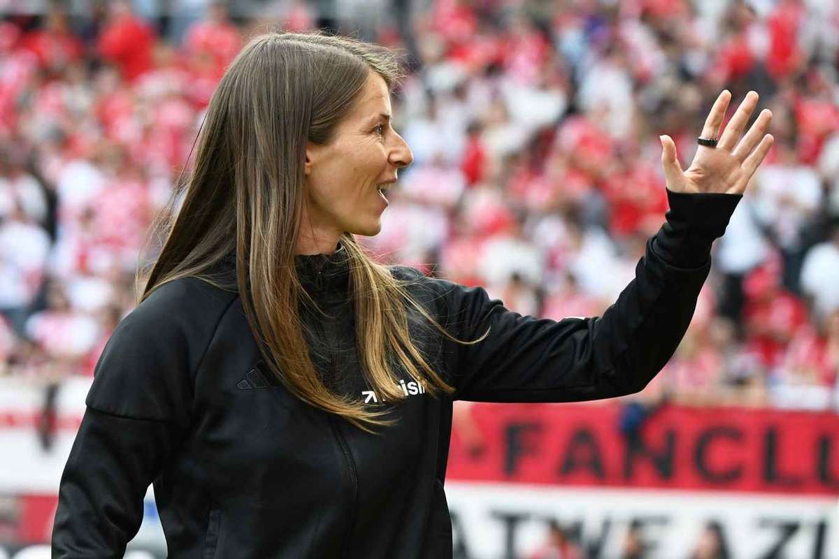Bundesliga: Marie-Louise Eta faz história com triunfo do Union Berlim
