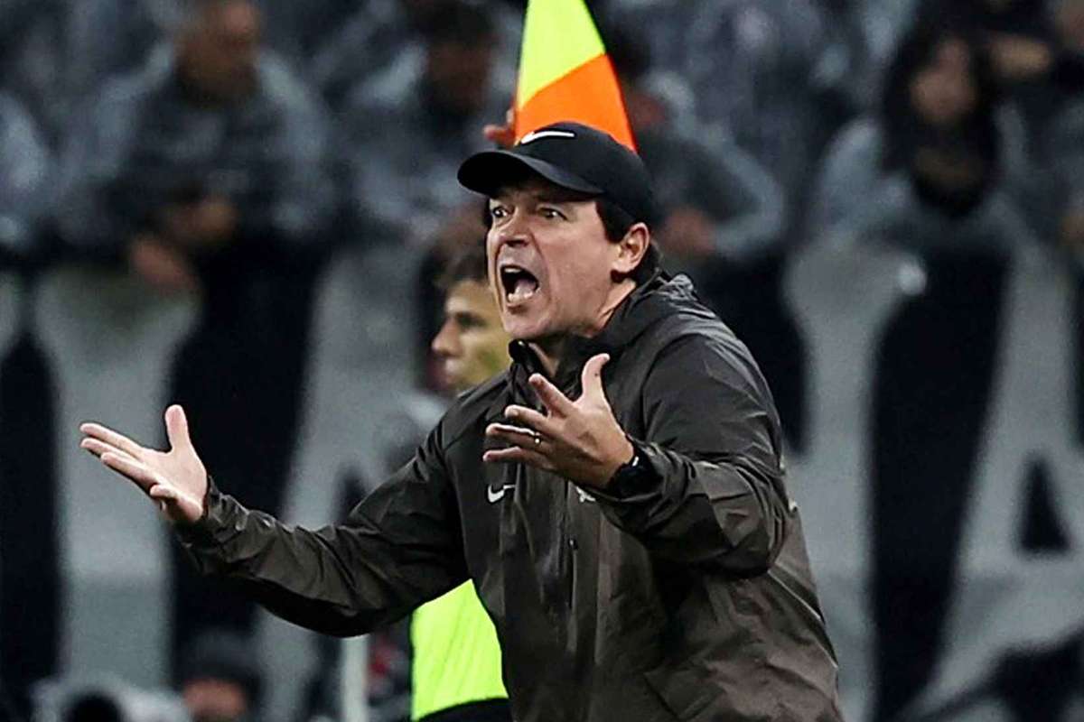 Diniz apoia saída de bola após erro frente ao São Paulo