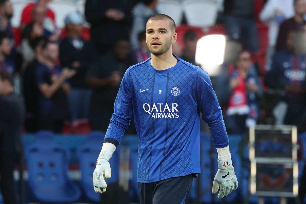 Le PSG envisage de céder Lucas Chevalier après une seule saison ?