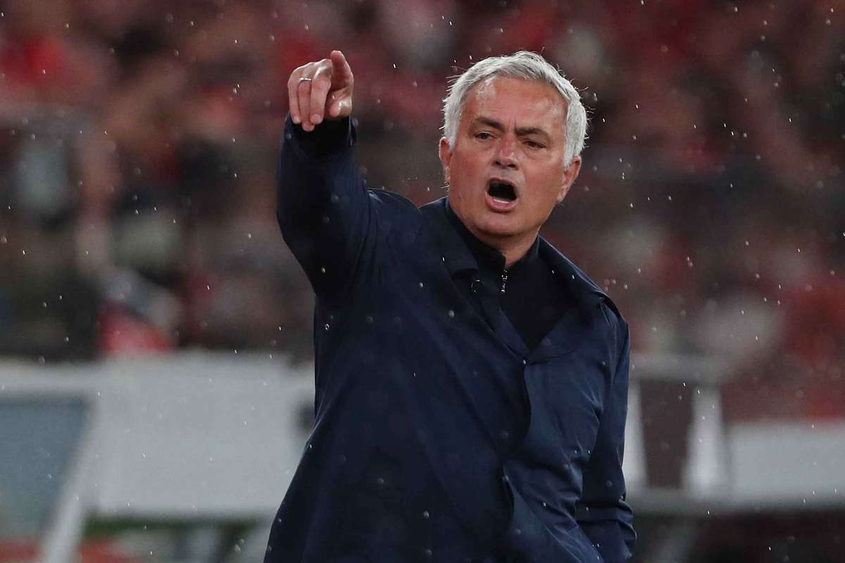 José Mourinho: "Arbitragem? Penso que pior é impossível"