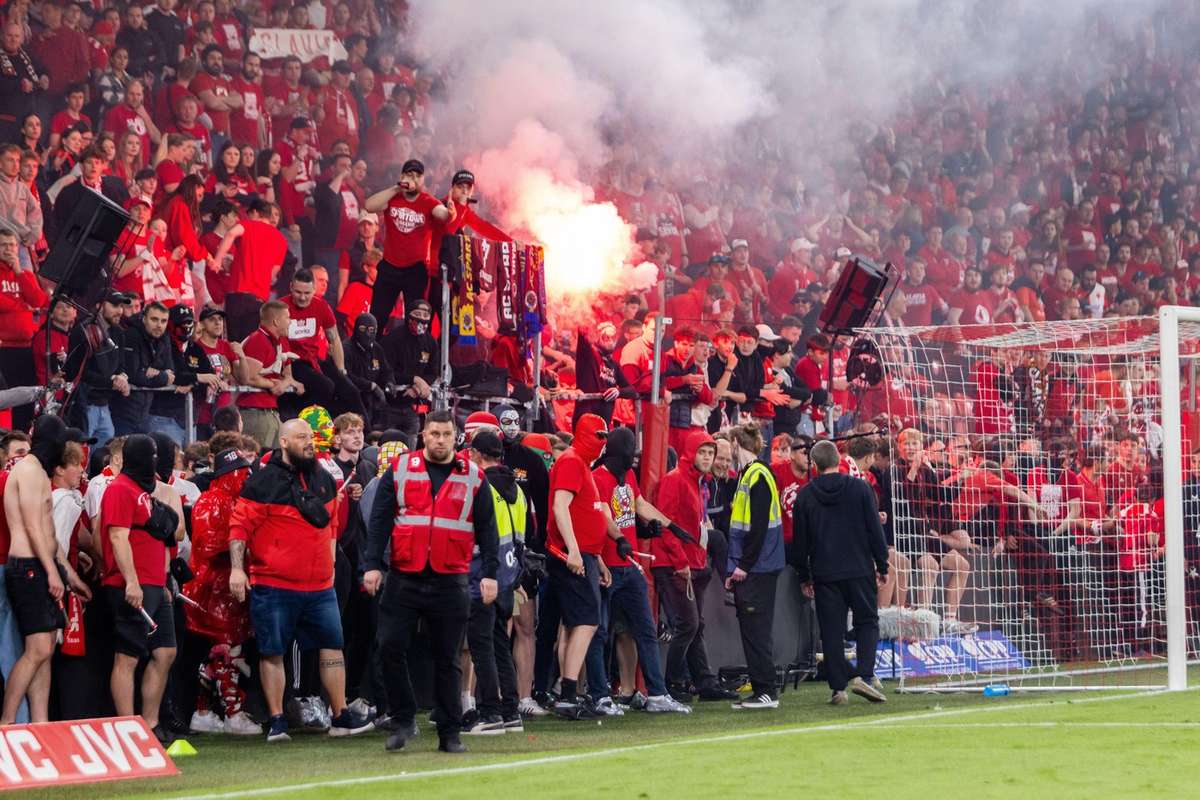 In Tschechien Slavia Prag zu Rekordstrafe verurteilt nach Pyrotechnik-Störungen