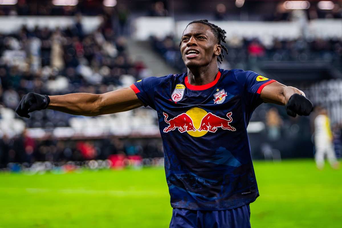 Confirmado Dortmund assina defesa francês Gadou vindo do Red Bull Salzburg para o lugar de Sule
