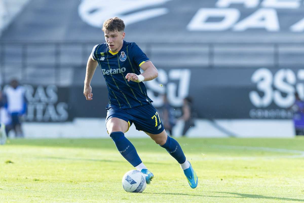 Agente de Pietuszewski defende permanência no FC Porto: "Trocar de emblema seria total insanidade"