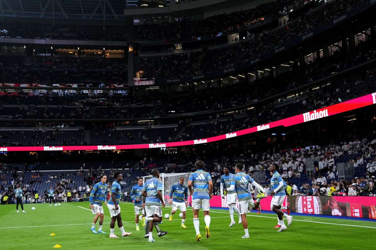 Acolhida ao Real Madrid no Bernabéu com vaias e som ao rubro da megafonia