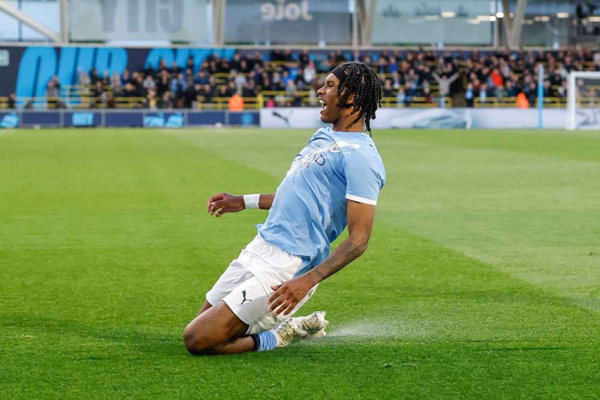 Filho de Emile Heskey leva Manchester City ao triunfo na final de juniores da Taça de Inglaterra (2-1)