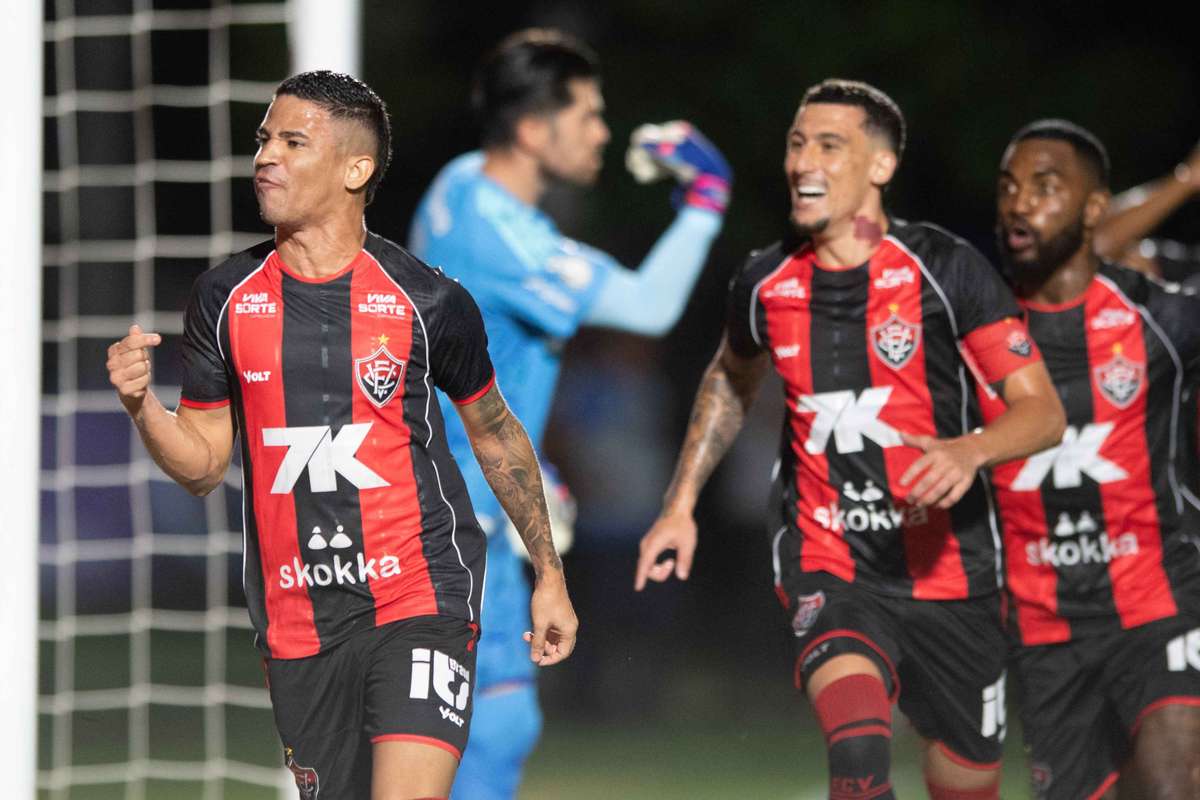 Do vexame ao triunfo: Vitória marca época ao afastar o Flamengo