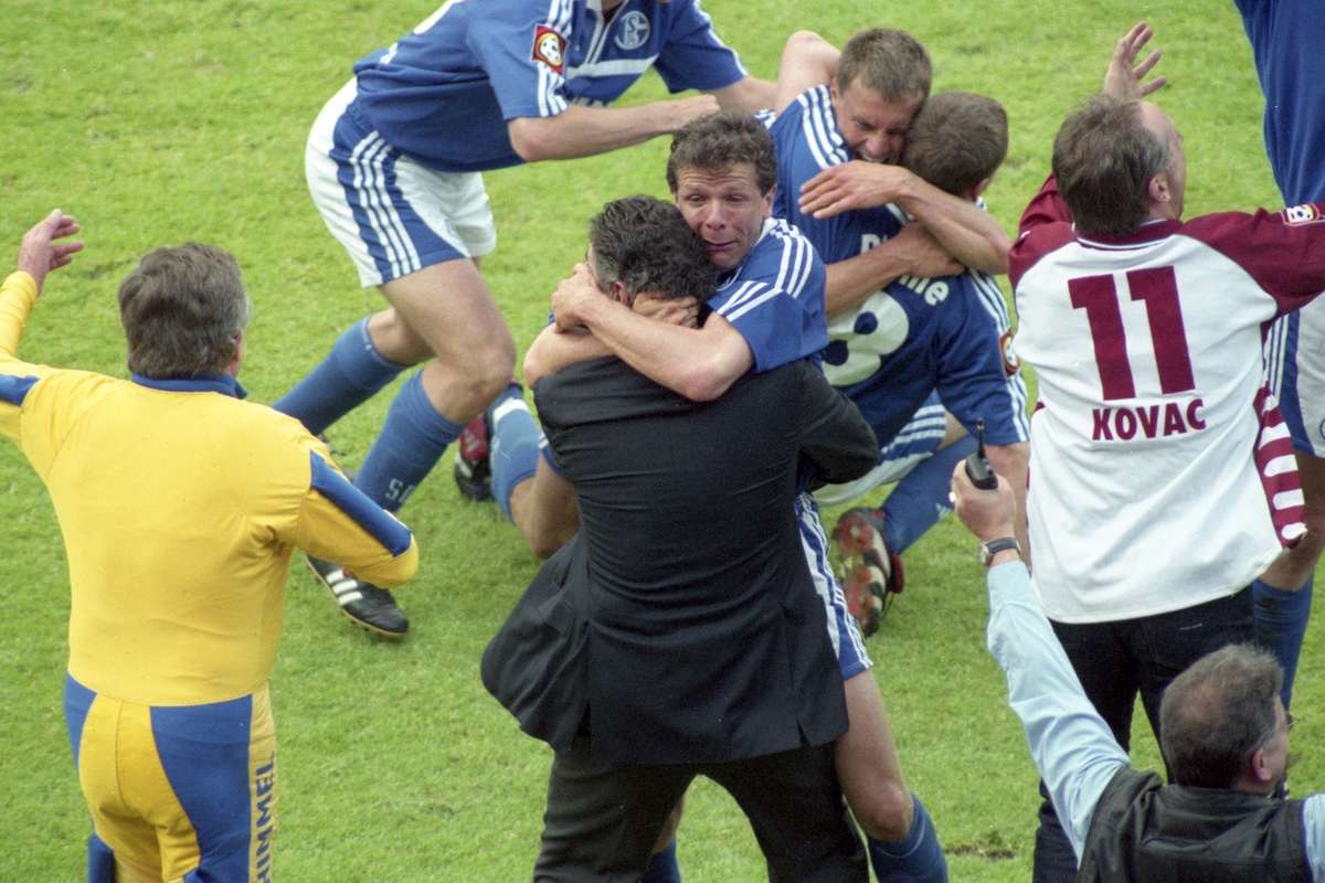 "Es schmerzt": Rückblicke auf 2001 – Schalke jubelt vier Minuten lang und trauert für immer
