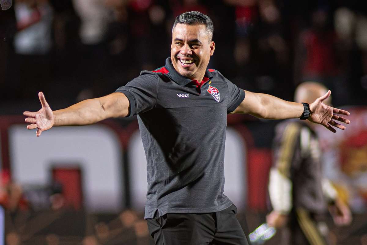 Senti-me 15 anos mais velho hoje, afirma Jair Ventura após eliminar o Flamengo na Taça de Brasil