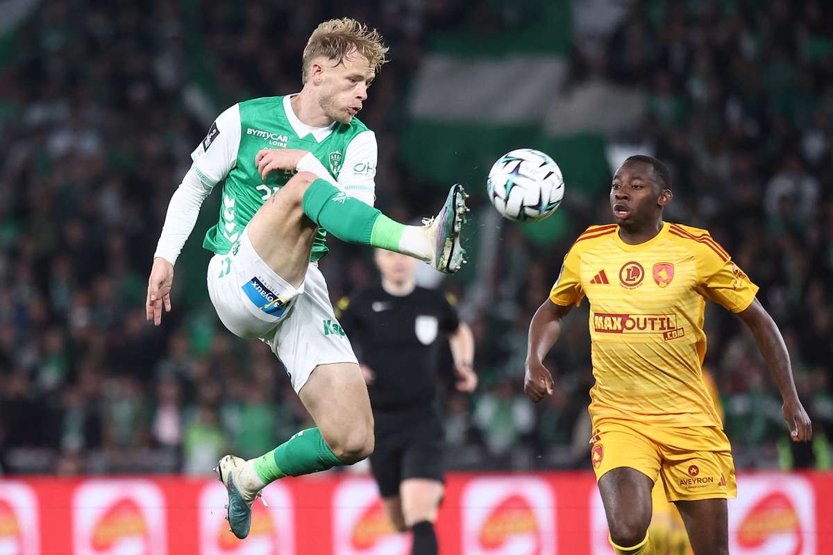 Saint-Étienne s'en sort aux tirs au but contre Rodez et reste en course pour la Ligue 1
