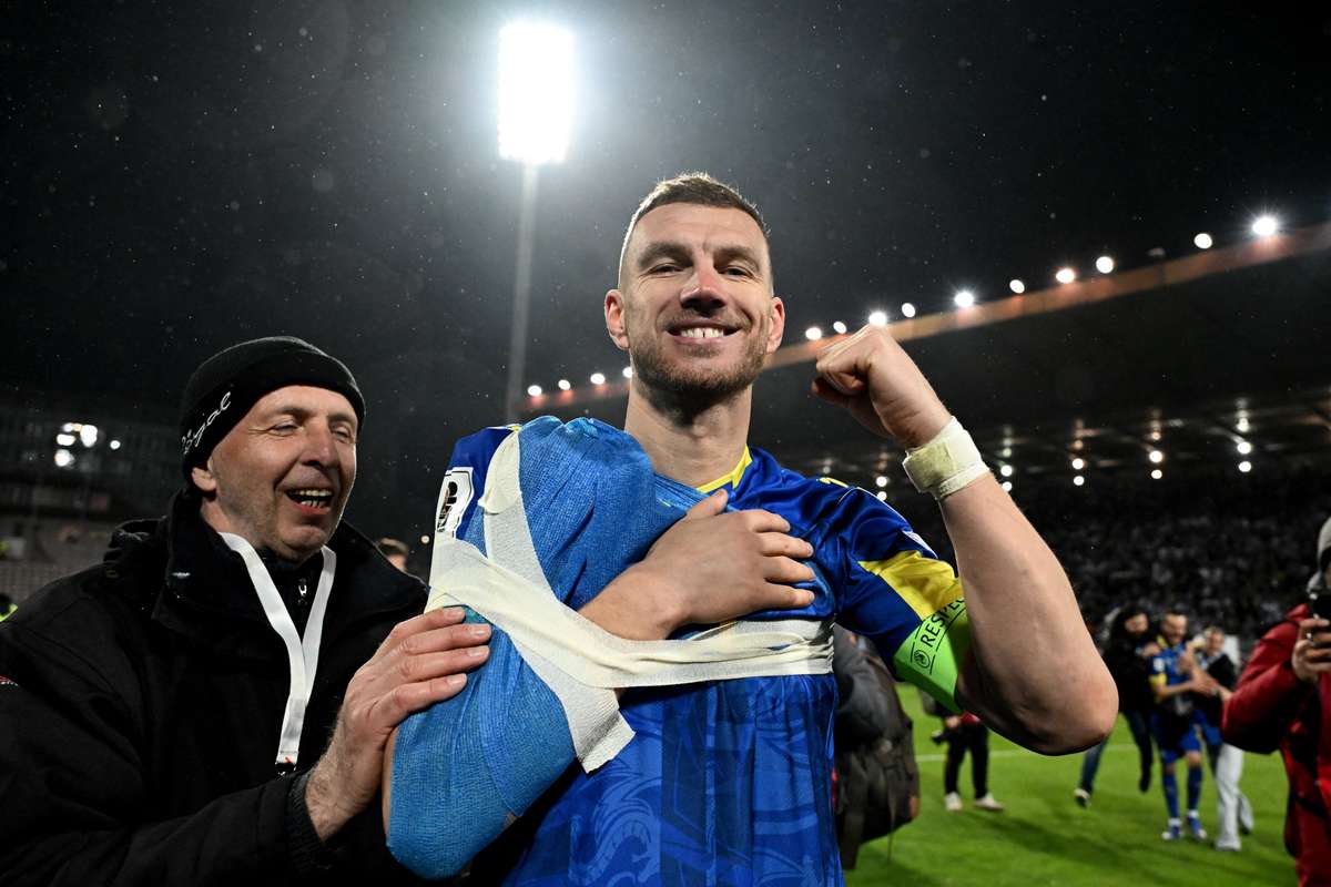 Džeko volta a falar sobre a eliminação de Itália: "A vossa seleção é mais forte do que a nossa"