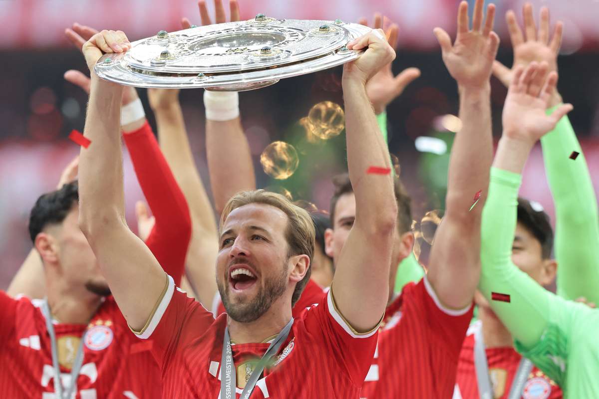 Harry Kane faz hat-trick, Bayern goleia e fecha Bundesliga com recorde histórico