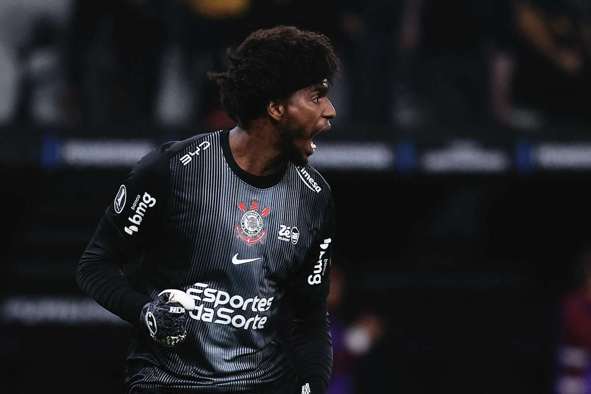 Corinthians abre caminho para venda de Hugo Souza na próxima janela por R$ 76 milhões