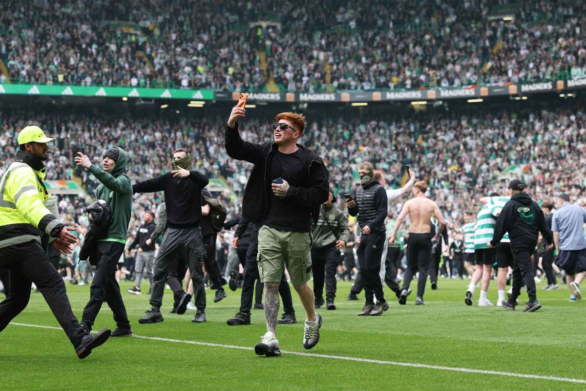 Hearts condemn 'shameless scenes' after Celtic supporters' pitch invasion