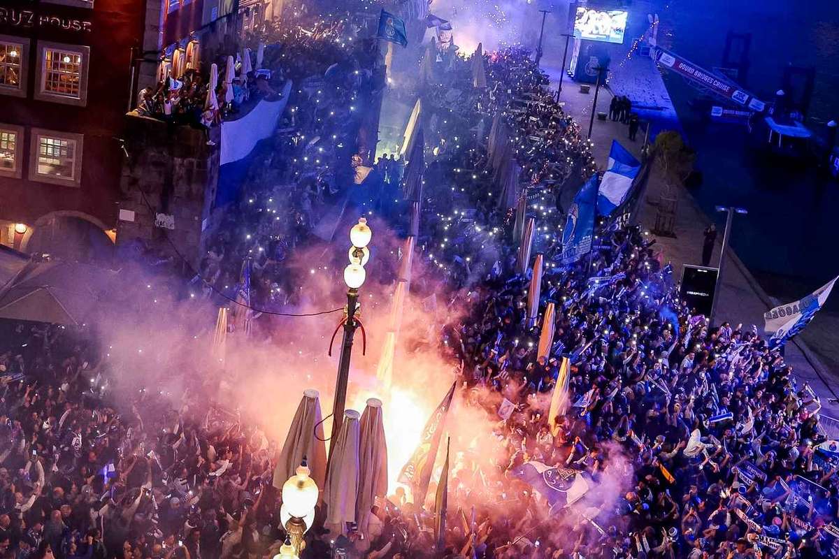 FC Porto campeão: Milhares na Ribeira fizeram a festa do 31