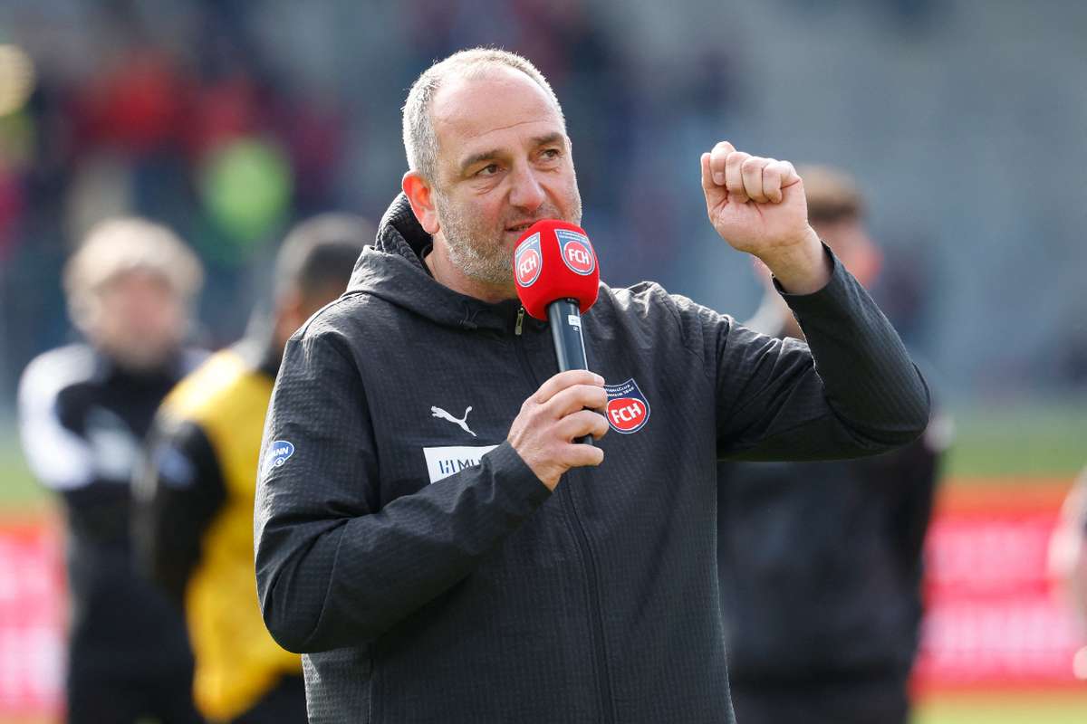Trainer Schmidt bleibt dem 1. FC Heidenheim auch nach Abstieg treu