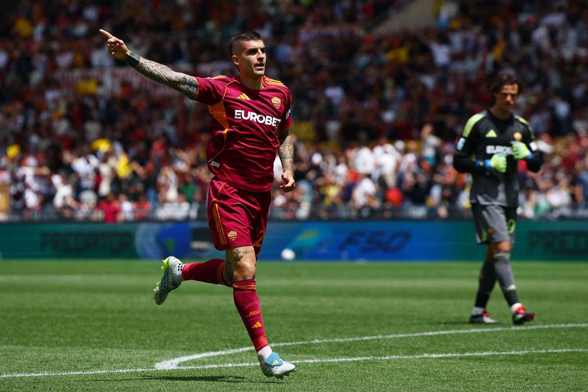 Roma take derby spoils against Lazio in tempestuous affair