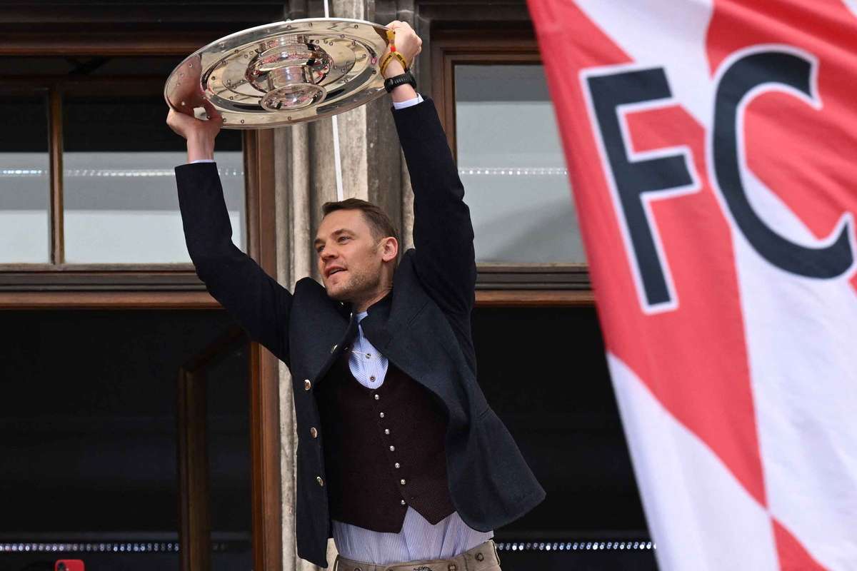 Manuel Neuer padece otra molestia muscular. Posible fin de los rumores