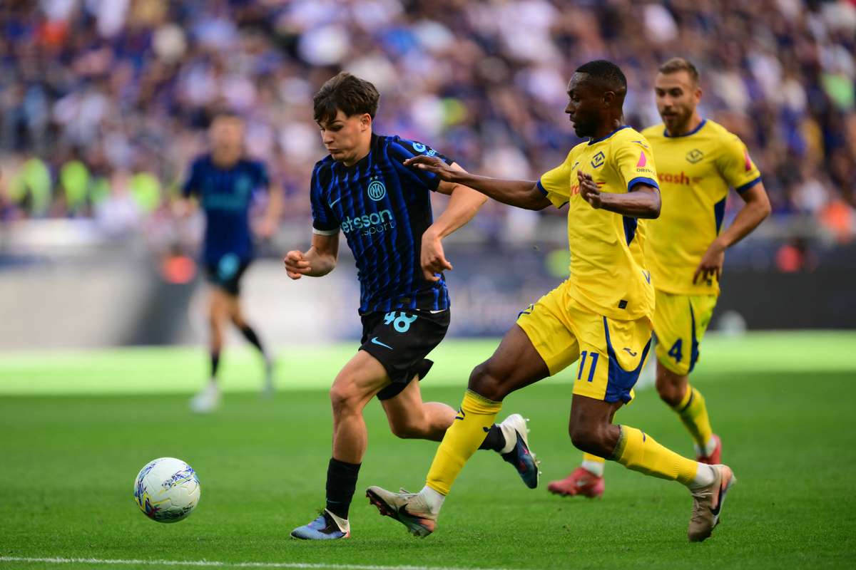 Tendangan telat Kieron Bowie selamatkan imbang Verona yang terdegradasi kontra juara Inter