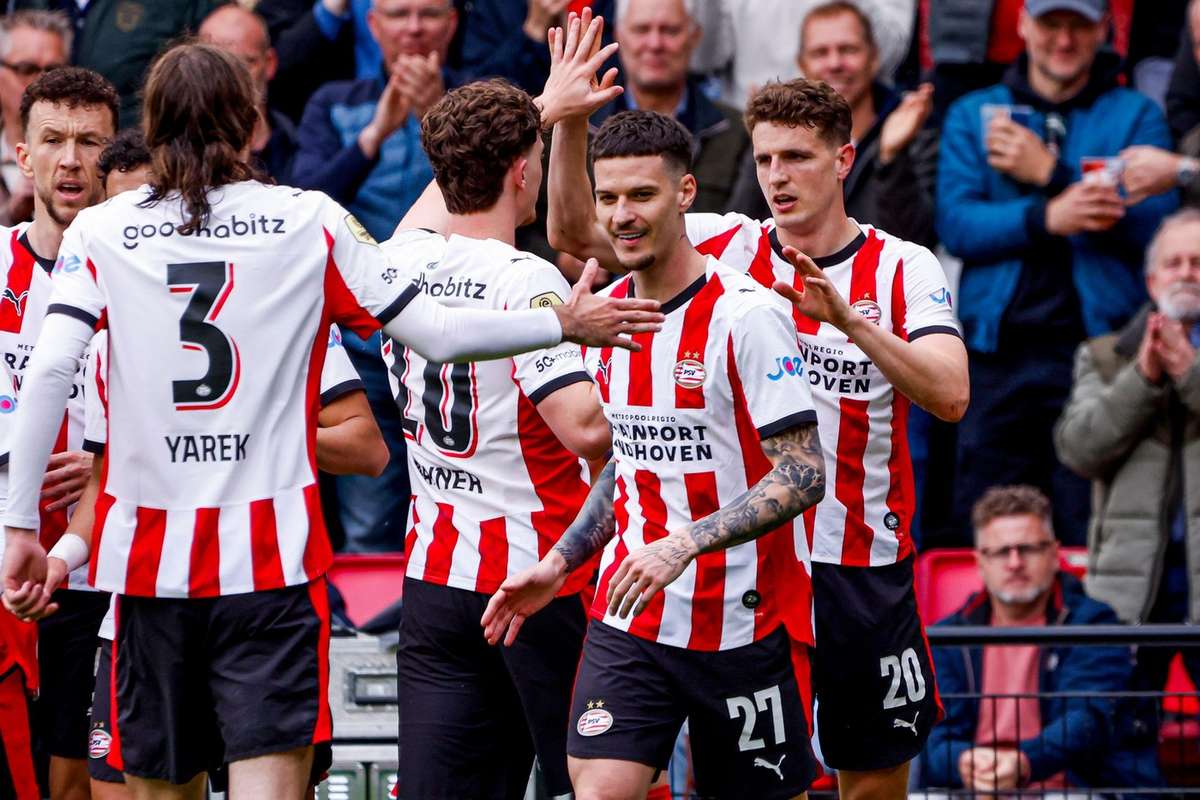 Champions PSV break 100 goal barrier with resounding win over FC Twente