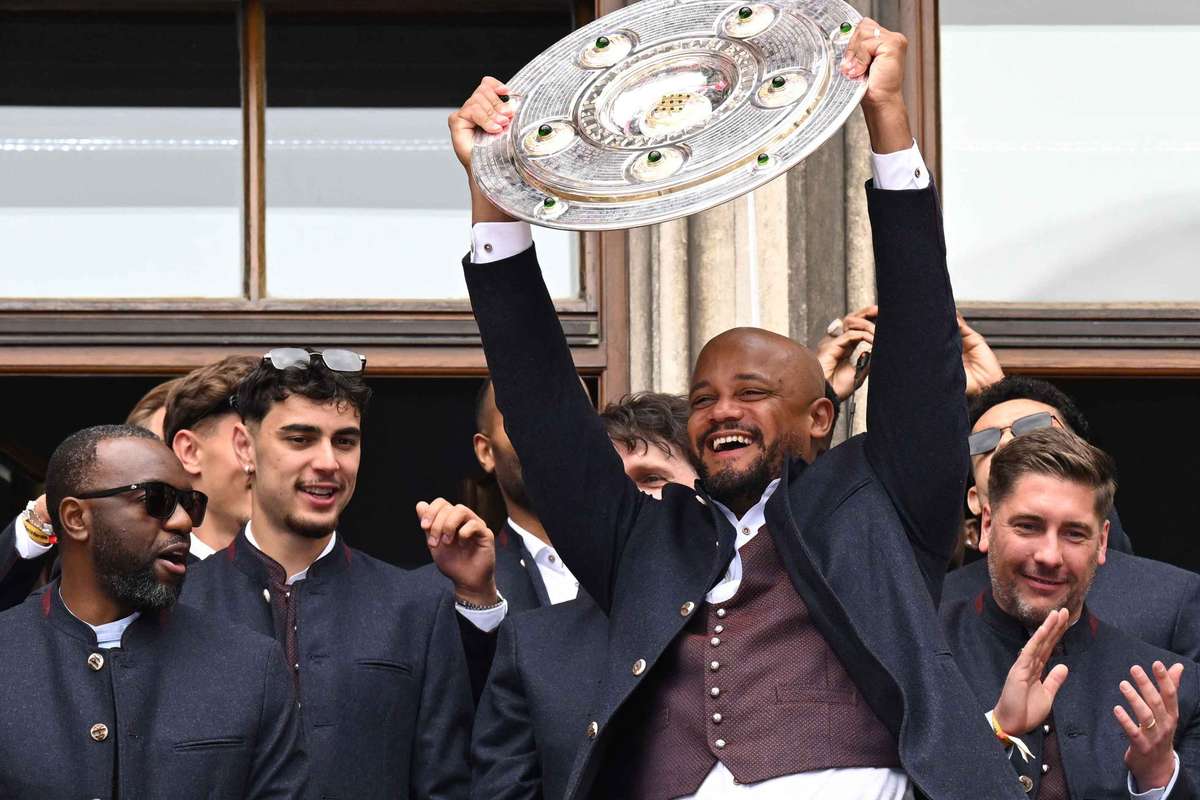 Vincent Kompany a presque laissé le trophée du champion dans la cuisine