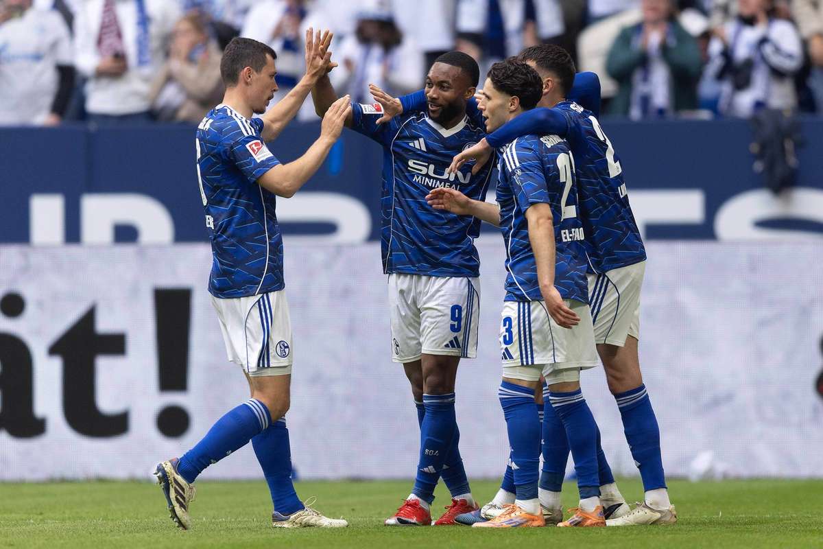 Königsblaue Ekstase: Schalke verabschiedet sich mit Heimsieg aus der 2. Liga