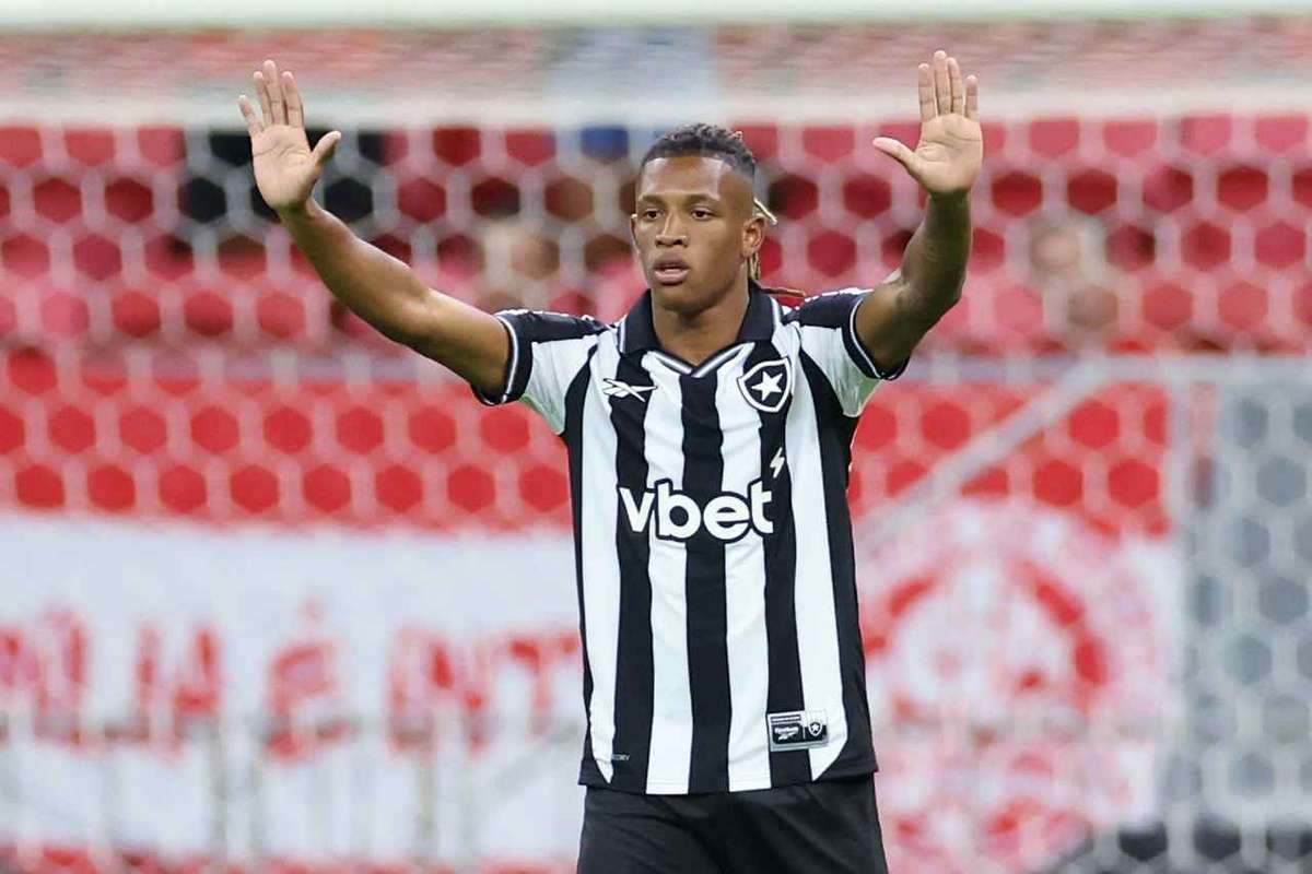 Brasileirão Danilo não joga contra o Corinthians por motivos pessoais após doze jogos
