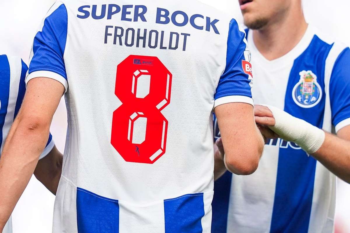 FC Porto revela equipamento inspirado nos anos oitenta