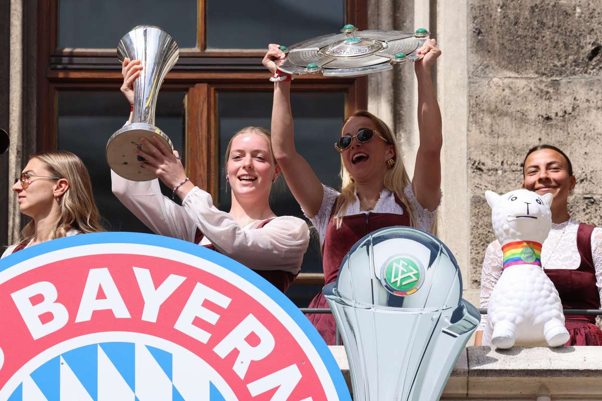 Bayern Frauen feiern Double Party mit 5000 Fans anwesend