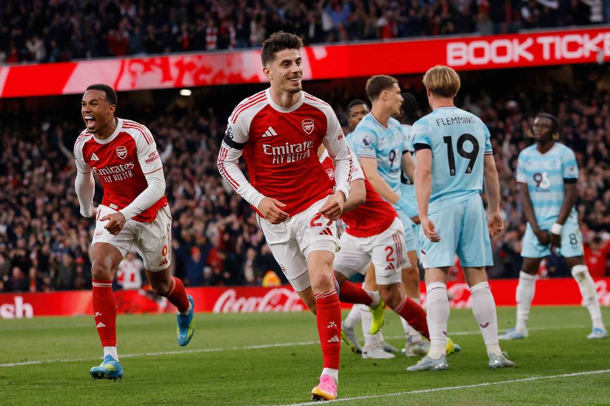 Premier League Arsenal supera Burnley por 1 a 0 e fica mais perto do titulo
